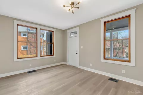 Living - 3523 Vinecrest Pl, Cincinnati, OH 45220 photo 1 of 3