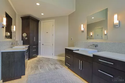 Bath - 6340 Miami Rd, Cincinnati, OH 45243 photo 2 of 9