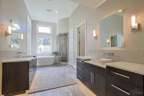 Bath - 6340 Miami Rd, Cincinnati, OH 45243 photo 1 of 9