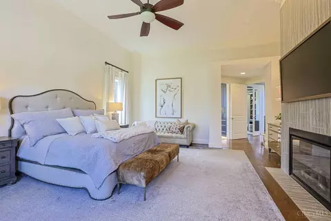 Bedroom - 6340 Miami Rd, Cincinnati, OH 45243 photo 2 of 10