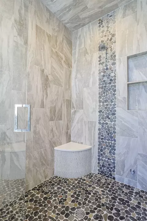Bath - 6340 Miami Rd, Cincinnati, OH 45243 photo 8 of 9