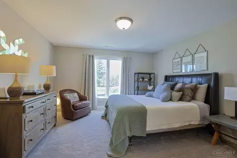 Bedroom - 6340 Miami Rd, Cincinnati, OH 45243 photo 6 of 10