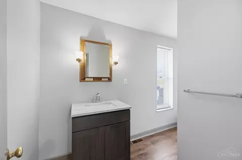 Bath - 1011 Mcpherson, Cincinnati, OH 45205 photo 2 of 4
