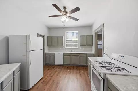 Kitchen - 1011 Mcpherson, Cincinnati, OH 45205 photo 1 of 3