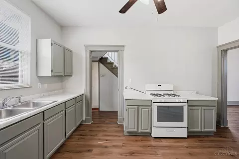 Kitchen - 1011 Mcpherson, Cincinnati, OH 45205 photo 2 of 3