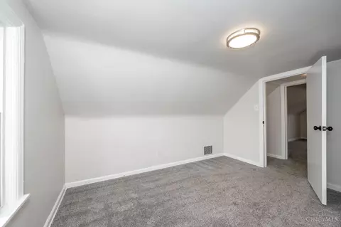 Bedroom - 4833 Fairview Ave, Blue Ash, OH 45242 photo 12 of 16
