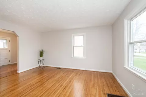Living - 4833 Fairview Ave, Blue Ash, OH 45242 photo 4 of 4