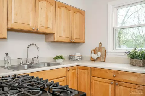 Kitchen - 4833 Fairview Ave, Blue Ash, OH 45242 photo 3 of 5