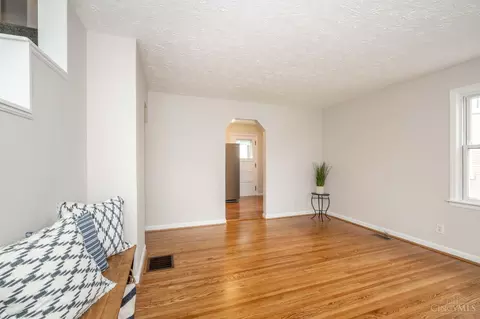 Living - 4833 Fairview Ave, Blue Ash, OH 45242 photo 3 of 4