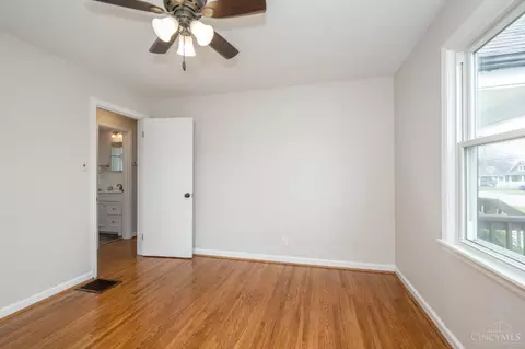 Bedroom - 4833 Fairview Ave, Blue Ash, OH 45242 photo 4 of 16