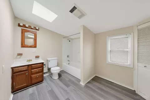 Bath - 8634 Daly Rd, Cincinnati, OH 45231 photo 4 of 5