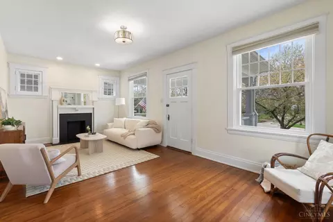 Living - 3930 Briggs Pl, Cincinnati, OH 45209 photo 2 of 4