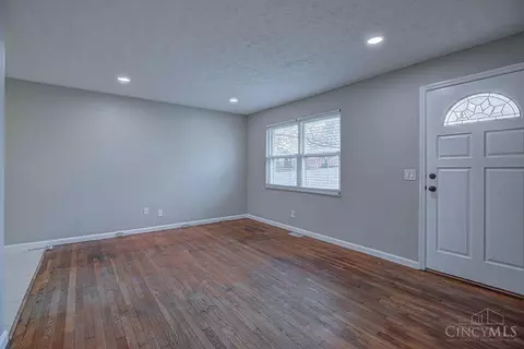 Living - 7938 Queens Ave, Cincinnati, OH 45236 photo 3 of 6