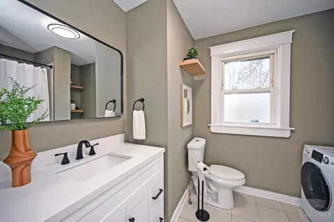 Bath - 1933 Hewitt Ave, Cincinnati, OH 45207 photo 2 of 3