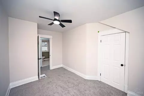 Bedroom - 1933 Hewitt Ave, Cincinnati, OH 45207 photo 5 of 7