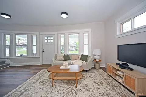 Living - 1933 Hewitt Ave, Cincinnati, OH 45207 photo 3 of 4