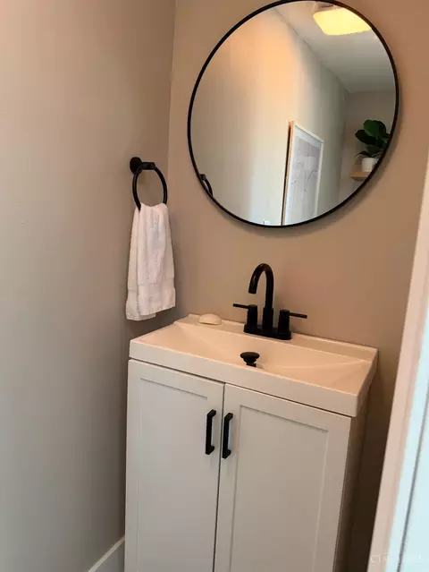 Bath - 1933 Hewitt Ave, Cincinnati, OH 45207 photo 1 of 3
