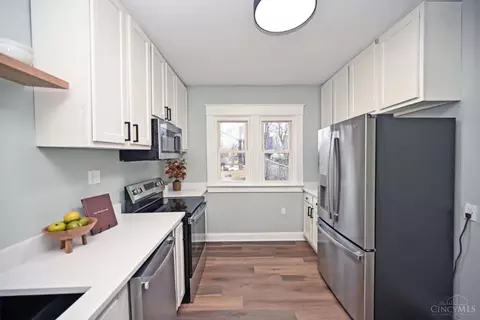 Kitchen - 1933 Hewitt Ave, Cincinnati, OH 45207 photo 2 of 4
