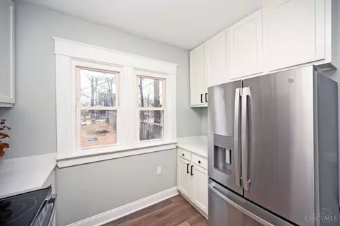 Kitchen - 1933 Hewitt Ave, Cincinnati, OH 45207 photo 3 of 4