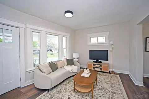 Living - 1933 Hewitt Ave, Cincinnati, OH 45207 photo 2 of 4