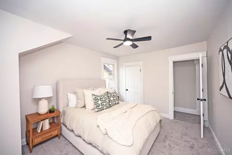 Bedroom - 1933 Hewitt Ave, Cincinnati, OH 45207 photo 3 of 7
