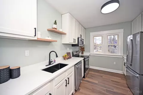 Kitchen - 1933 Hewitt Ave, Cincinnati, OH 45207 photo 1 of 4