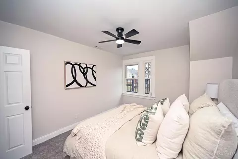 Bedroom - 1933 Hewitt Ave, Cincinnati, OH 45207 photo 2 of 7