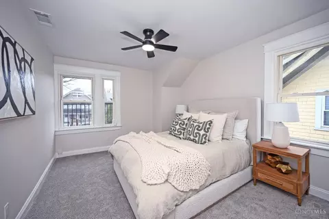 Bedroom - 1933 Hewitt Ave, Cincinnati, OH 45207 photo 1 of 7