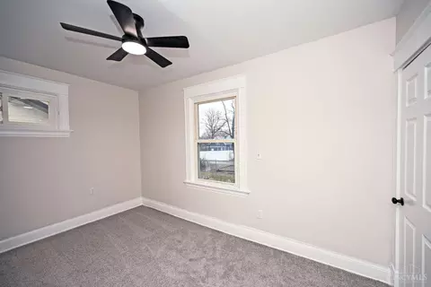 Bedroom - 1933 Hewitt Ave, Cincinnati, OH 45207 photo 6 of 7