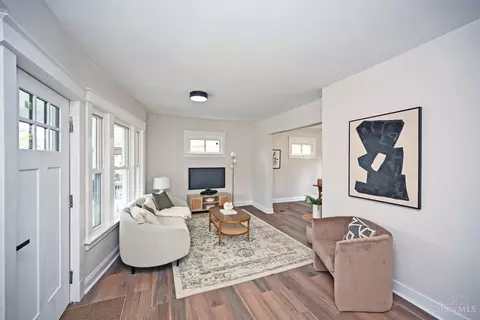 Living - 1933 Hewitt Ave, Cincinnati, OH 45207 photo 1 of 4