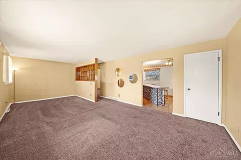 Living - 9153 Coogan Dr, Cincinnati, OH 45231 photo 1 of 4