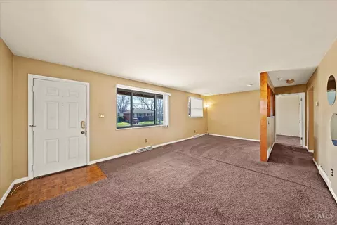 Living - 9153 Coogan Dr, Cincinnati, OH 45231 photo 2 of 4