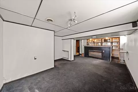 Living - 9153 Coogan Dr, Cincinnati, OH 45231 photo 4 of 4