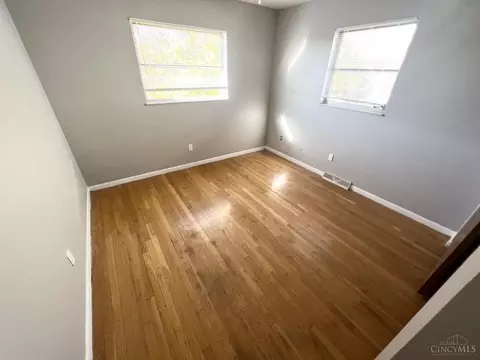 Bedroom - 2901 Tower Ave, Cincinnati, OH 45238 photo 4 of 4