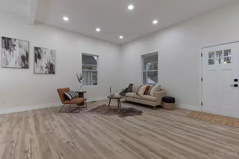 Living - 5618 Prentice St, Cincinnati, OH 45227 photo 1 of 2