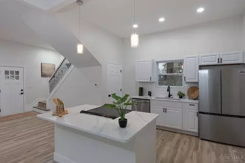 Kitchen - 5618 Prentice St, Cincinnati, OH 45227 photo 3 of 4