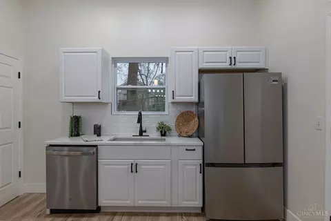 Kitchen - 5618 Prentice St, Cincinnati, OH 45227 photo 4 of 4