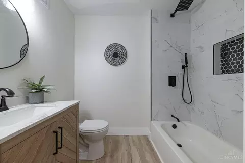 Bath - 5618 Prentice St, Cincinnati, OH 45227 photo 1 of 4