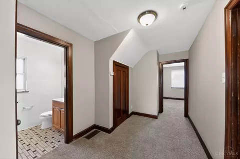 Entry Way - 4817 Prosperity Pl, Cincinnati, OH 45238 photo 4 of 5