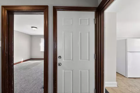 Entry Way - 4817 Prosperity Pl, Cincinnati, OH 45238 photo 3 of 5