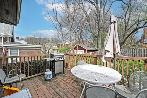 Exterior - 336 Warner St, Cincinnati, OH 45219 photo 5 of 9