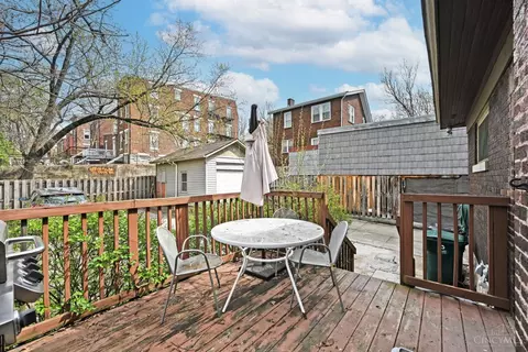 Exterior - 336 Warner St, Cincinnati, OH 45219 photo 6 of 9