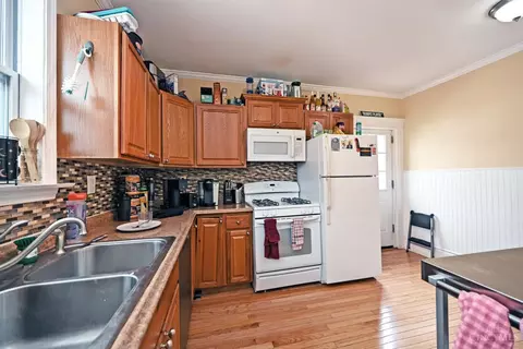Kitchen - 336 Warner St, Cincinnati, OH 45219 photo 4 of 4