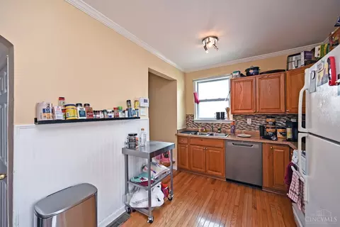 Kitchen - 336 Warner St, Cincinnati, OH 45219 photo 3 of 4