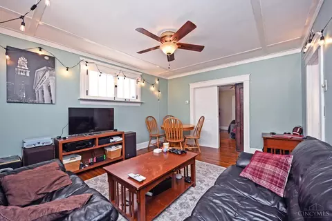 Living - 336 Warner St, Cincinnati, OH 45219 photo 2 of 3