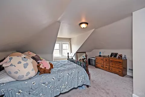 Bedroom - 336 Warner St, Cincinnati, OH 45219 photo 5 of 7