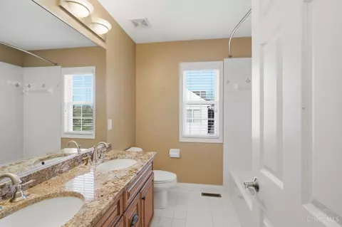 Bath - 949 Legendary Run, Cincinnati, OH 45245 photo 7 of 8