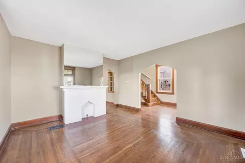 Living - 129 Pike St, Reading, OH 45215 photo 4 of 7