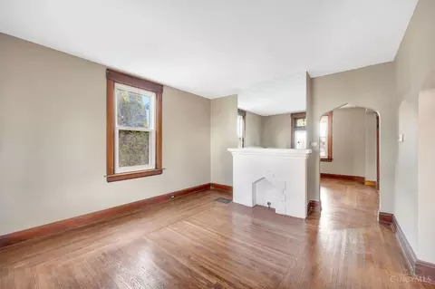 Living - 129 Pike St, Reading, OH 45215 photo 2 of 7