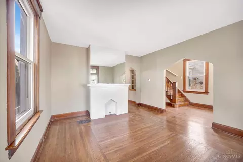 Living - 129 Pike St, Reading, OH 45215 photo 3 of 7